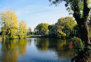 Châteaux de la Loire - Près de Tours - Cottage EAU CALME en Bord de Lac à Saint-Avertin